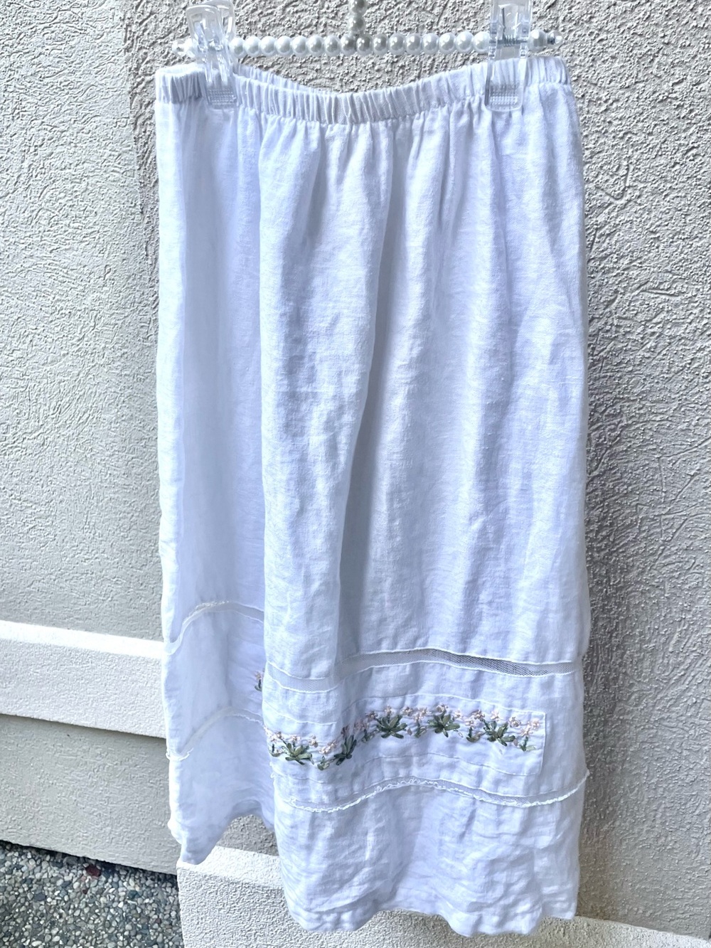Avon California 100% linen White Midi Skirt w/ Delicate Floral Embroidery & lace